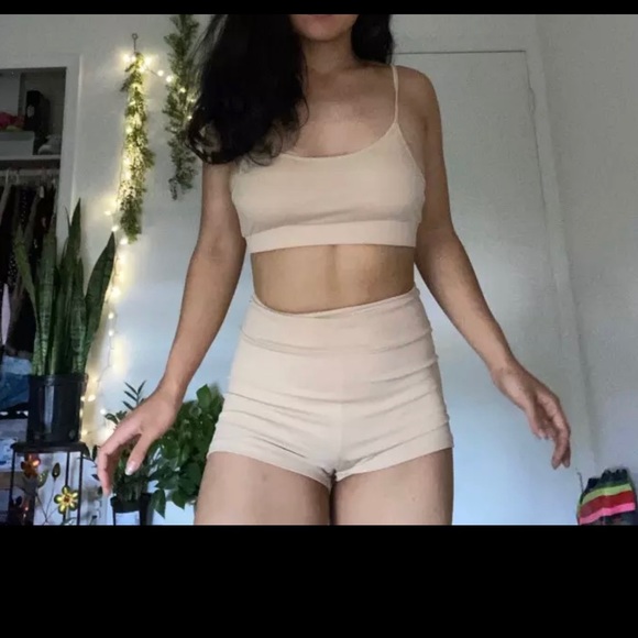 2 PC Yoga shorts and Bra set - Picture 5 of 5